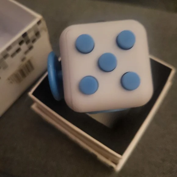 Fidget Cube - Blue - Picture 6 of 9